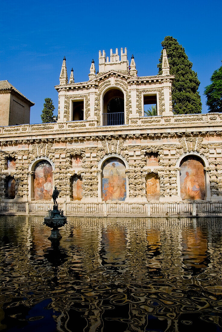 Mercurio-Statue auf dem Brunnen des Alcazar