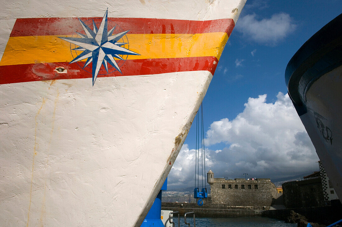 Boot im Fischereihafen von Puerto Pesquero