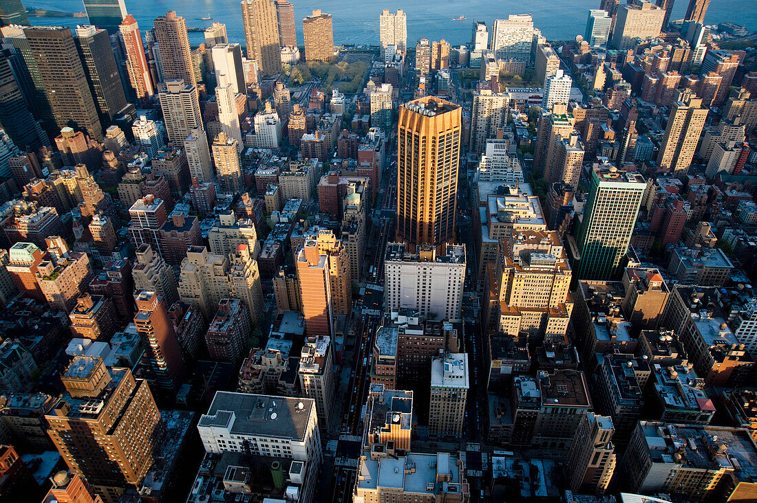Ansichten von Manhattan von der Spitze des Empire State Building; New York, USA