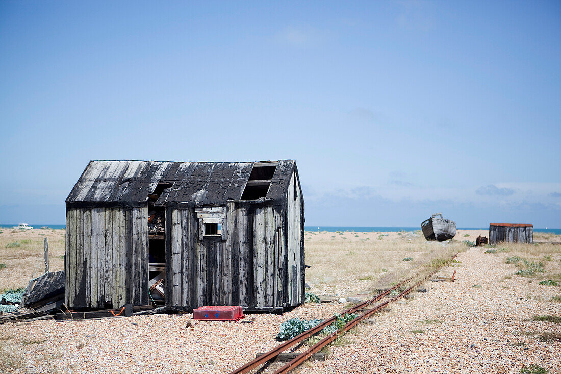 Alte Fischerhütten am Strand von Dungeness, Kent, Großbritannien