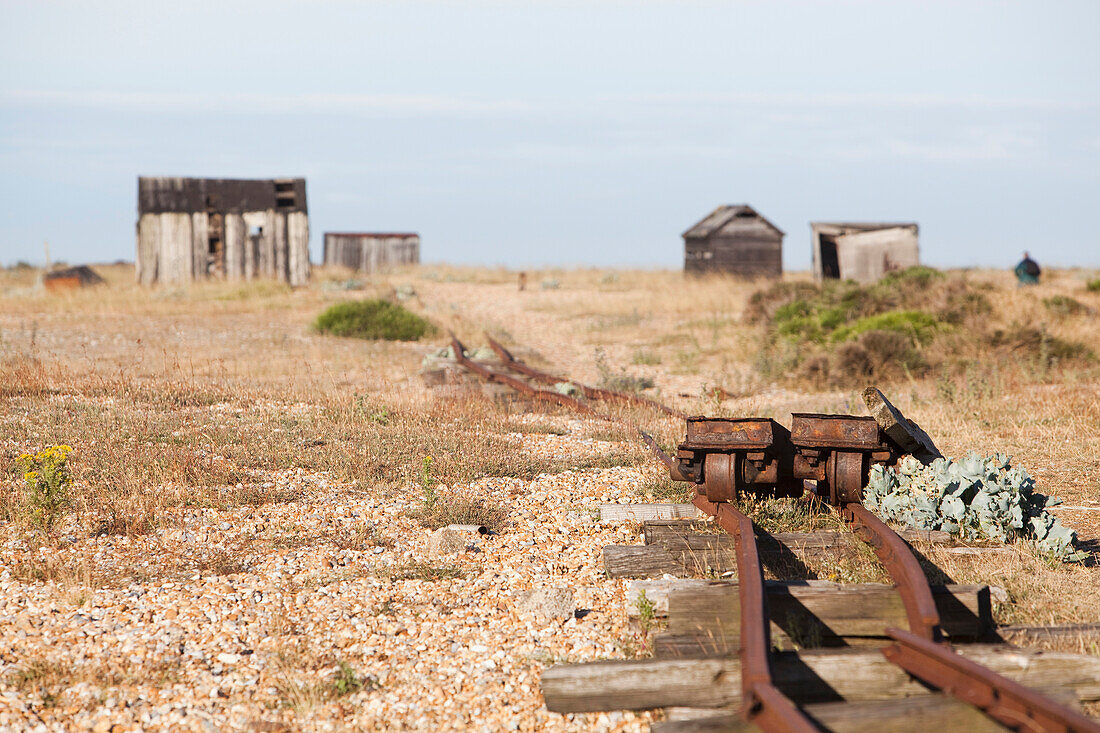 Alte Fischerhütten am Strand von Dungeness, Kent, Großbritannien