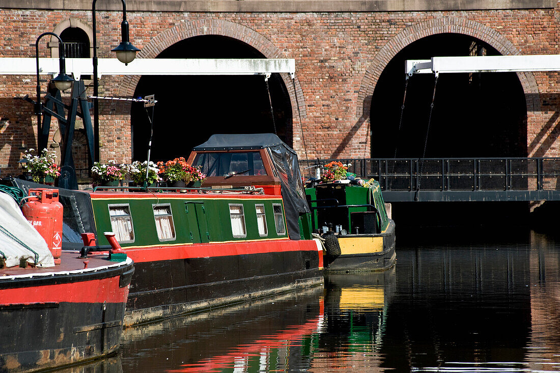 Boote auf dem Kanal im Castlefield Basin