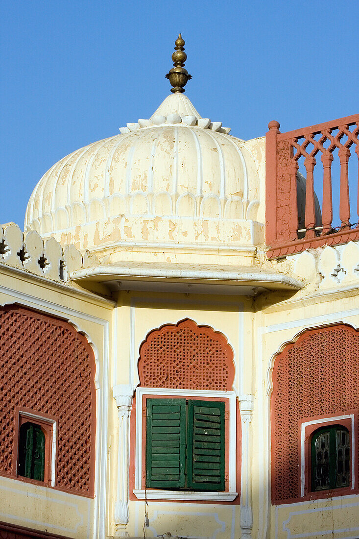 Auf dem Gelände des Stadtpalastes innerhalb der alten Stadtmauer in Jaipur, der Hauptstadt von Rajasthan, Indien.ÃŠMärz. Jaipur, Staat Rajasthan, Indien.ÃŠAsien.ÃŠ