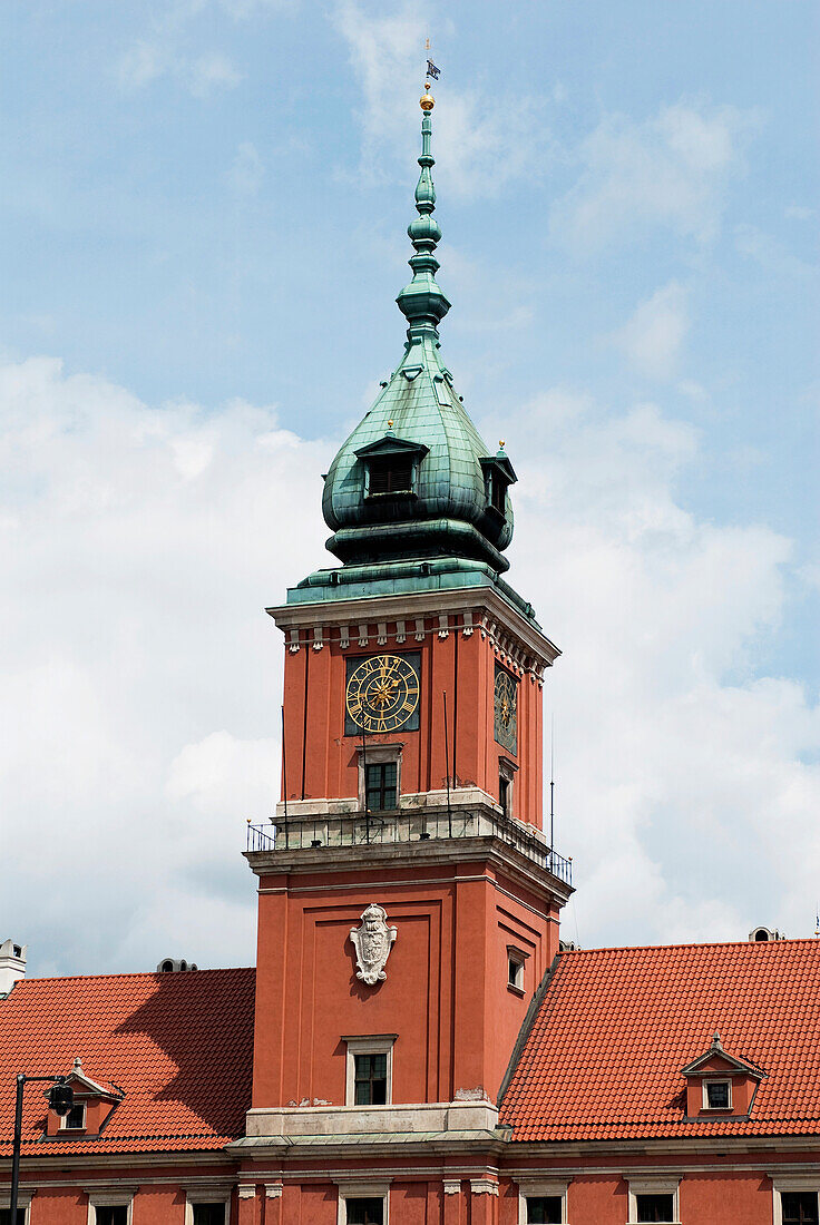 Der Uhrenturm des Königlichen Schlosses (Zamek Krolewski) auf dem Zamkowy-Platz (Plac Zamkowy), Altstadtviertel, Warschau, Polen