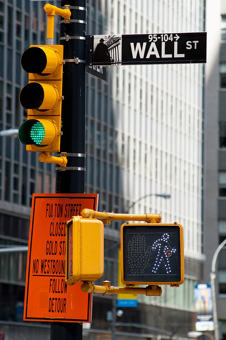Ampel in der Wall Street, Finanzdistrikt, Manhattan, New York, USA