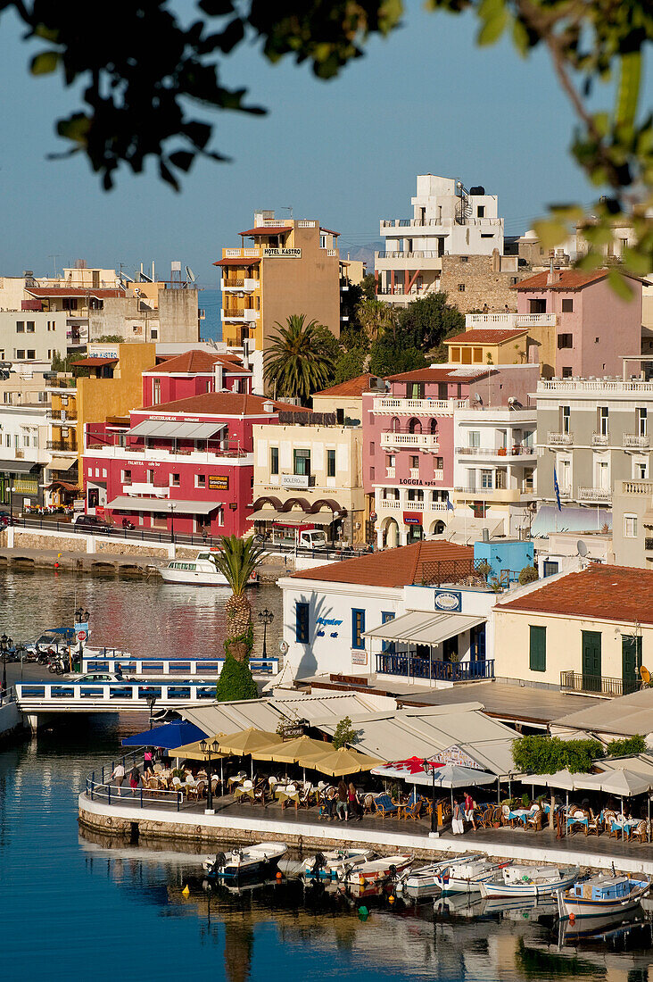 Griechenland, Kreta, Blick über den Voulismeni-See; Agios Nikolaos