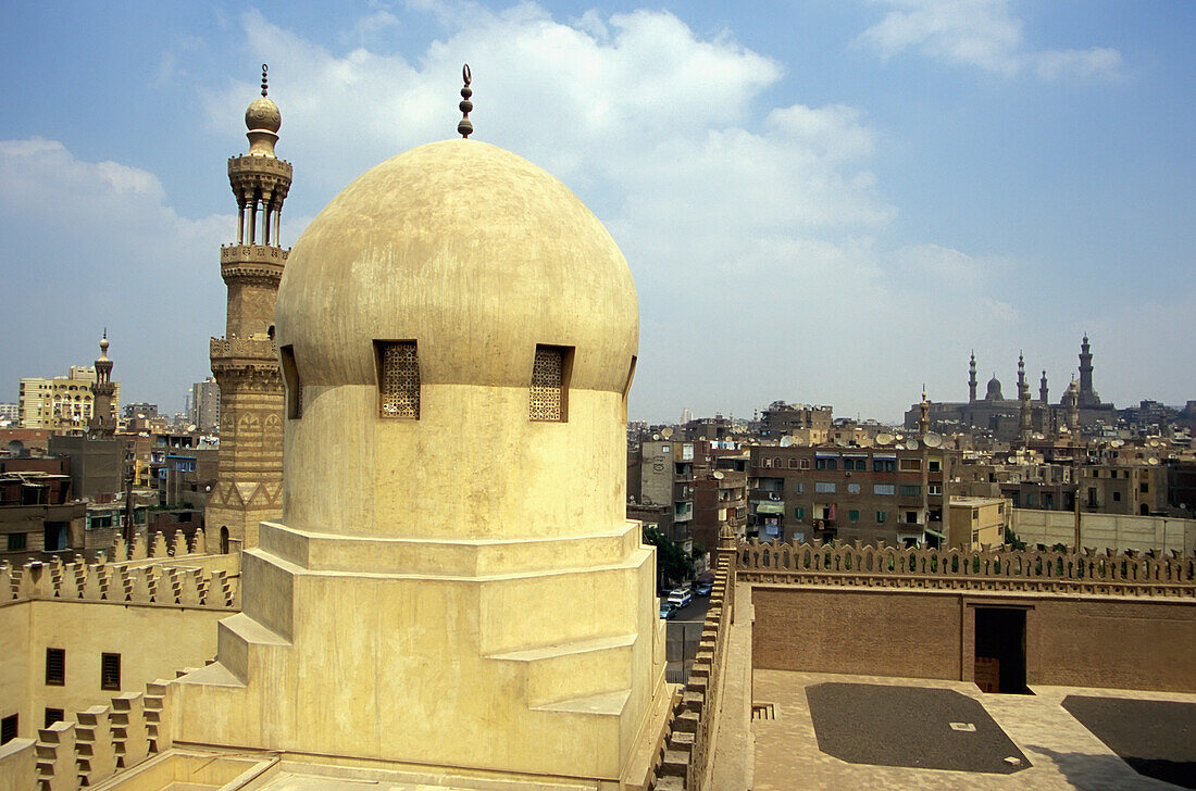 Nahegelegenes Minarett vom Dach aus gesehen, Ibn Tulun Moschee, Kairo, Ägypten; Kairo, Ägypten
