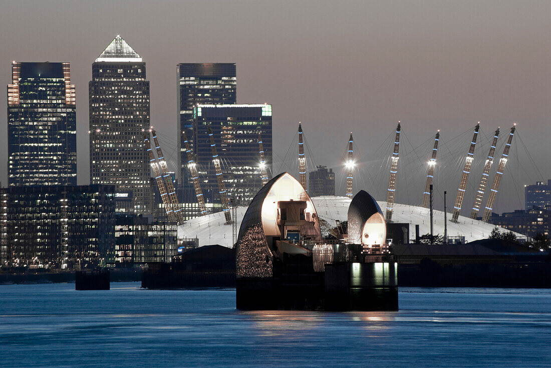 Canary Wharf, Themse-Sperrwerk, O2, London, UK