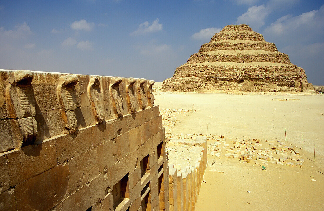 Ansicht der Stufenpyramide in Saqqara, Ägypten; Saqqara, Ägypten