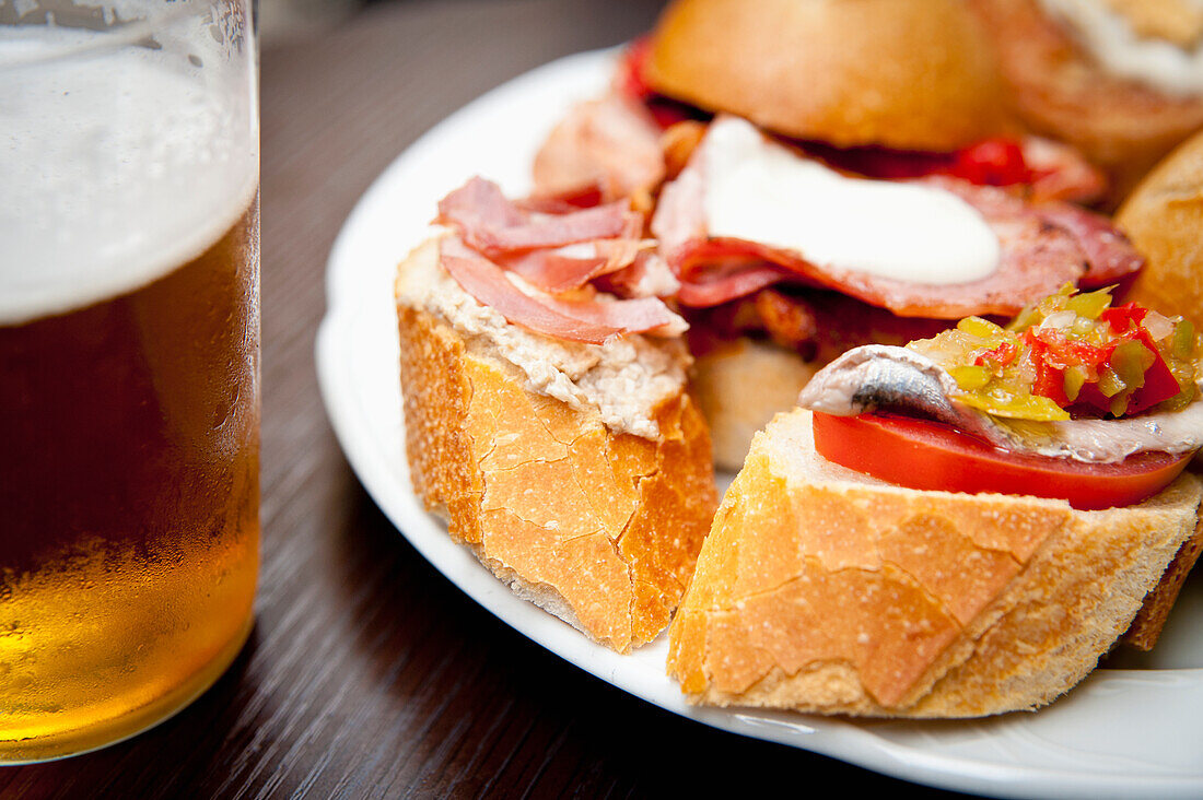 Traditionelle Pinchos, San Sebastian, Baskenland, Spanien