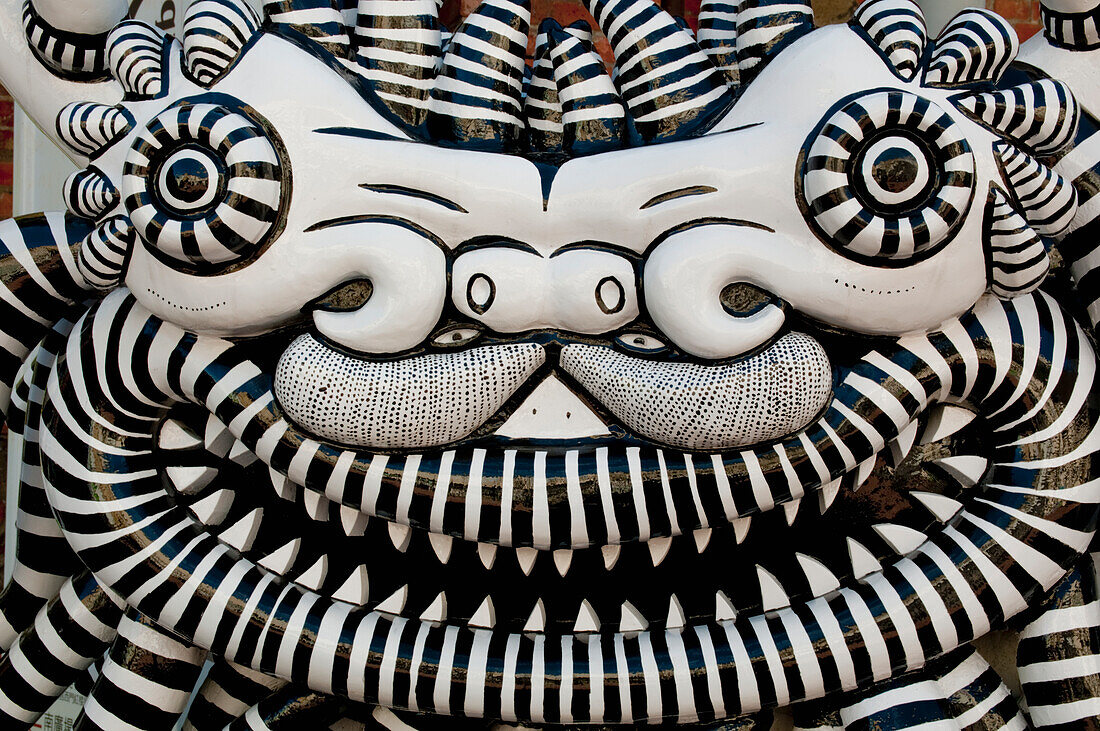 Nahaufnahme einer ornamentalen Tigerskulptur in Taipeh, Taiwan, Asien