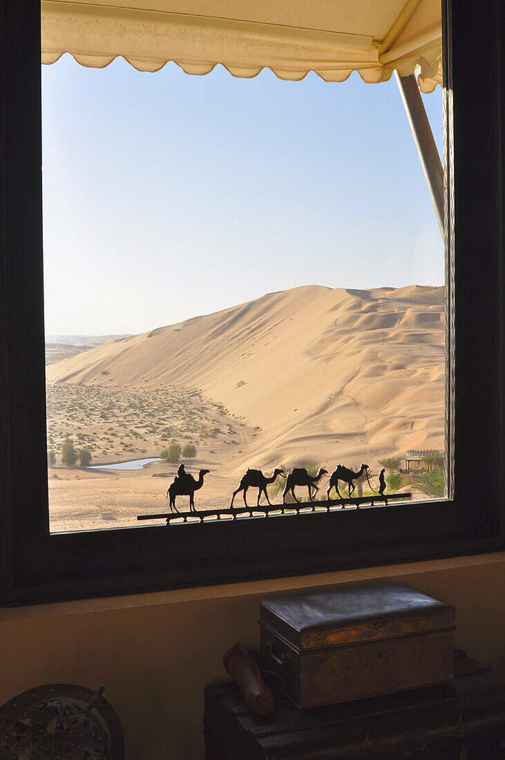Blick aus dem Fenster einer Bibliothek in Qasr Al Sarab, Abu Dhabi