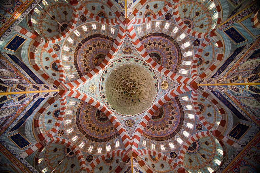 Details der Decke in der Jalil Khayat Moschee in Erbil, Irakisch-Kurdistan, Irak