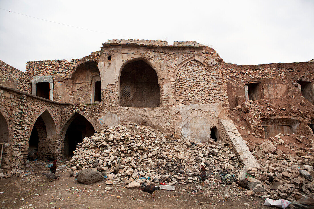Teil der antiken Karawanserei in Koya, Irakisch-Kurdistan, Irak