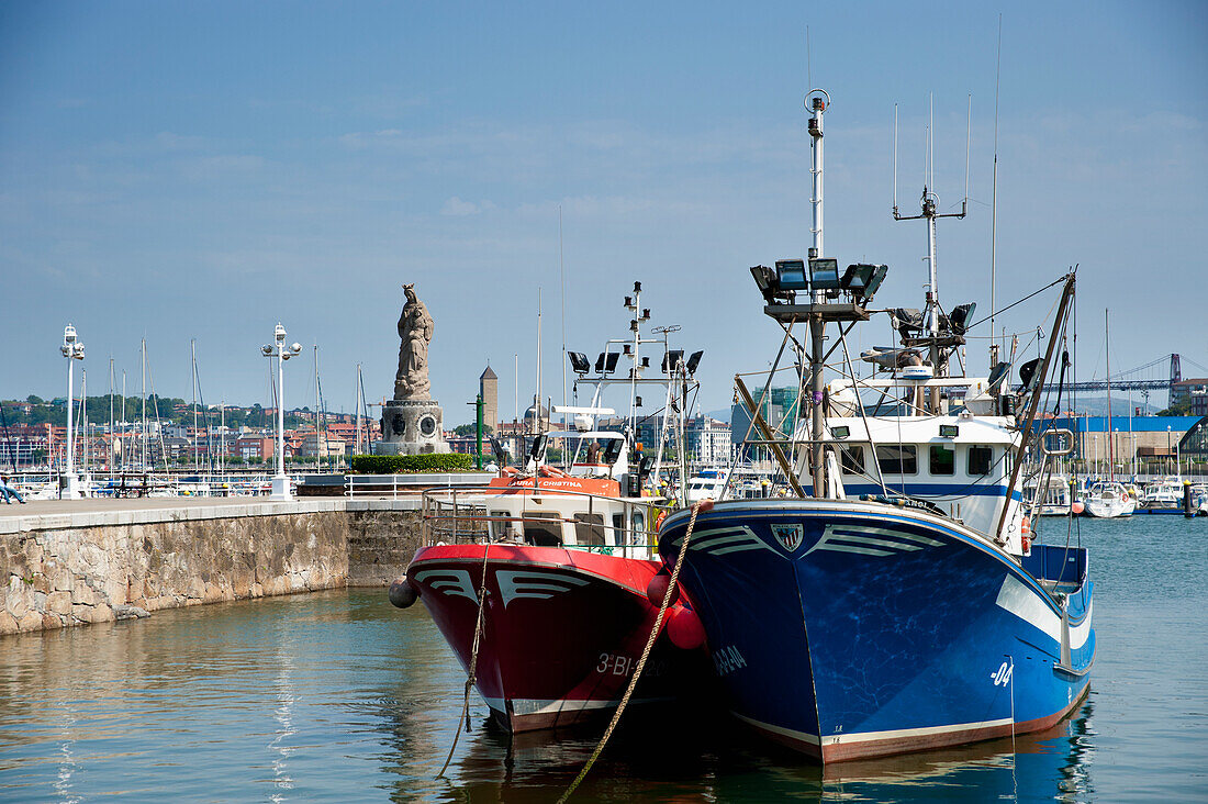 Der Hafen von Santurce, Santurtzi, Baskenland, Spanien