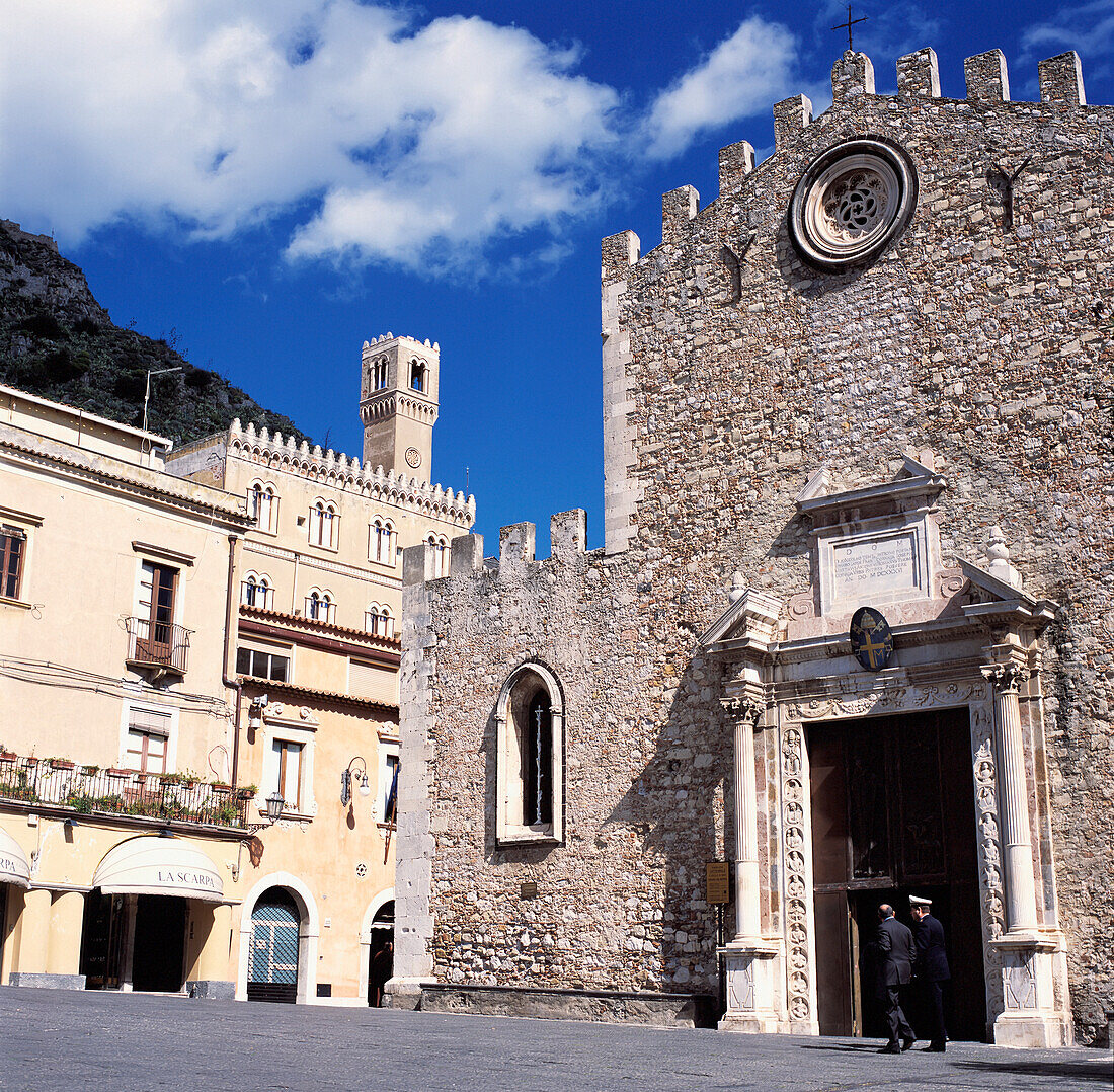 Der Dom / Kathedrale, Taormina, Sizilien, Italien.