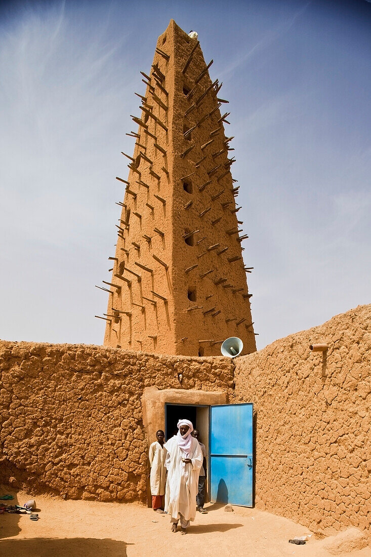 Niger, Sahara Desert, Agadez Region, was originally built in 1515 but restored in 1844. Mosque hosts renowed Centre of Islamic Studies and its 30 metres minaret is tallest mud-bricked minaret in Africa; Agadez, made of clay, Agadez Grand Mosque
