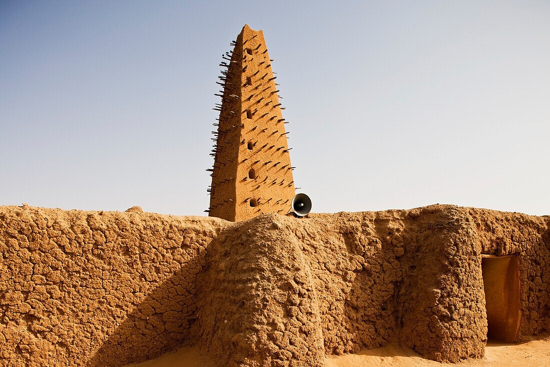Niger, Sahara Desert, Agadez Region, was originally built in 1515 but restored in 1844. Mosque hosts a renowed Centre of Islamic Studies and its 30 metres minaret is tallest mud-bricked minaret in Africa; Agadez, made of clay, Agadez Grand Mosque