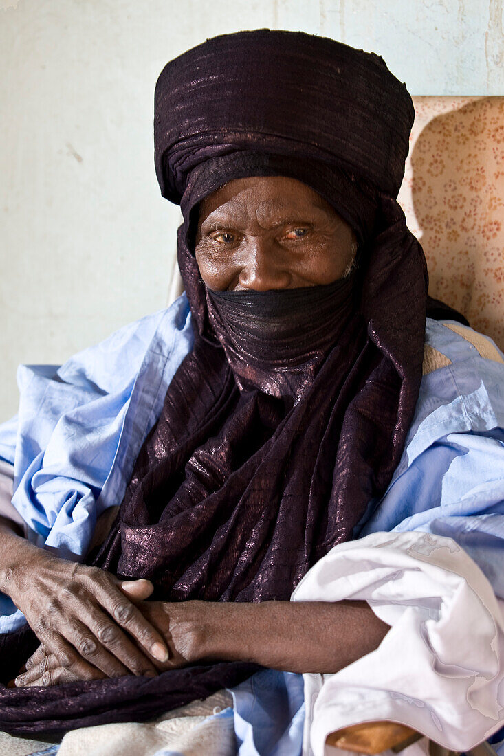 Niger, Sahara Desert, Sahara Desert (Northern Niger); Agadez Region, the 126th Sultan of the A