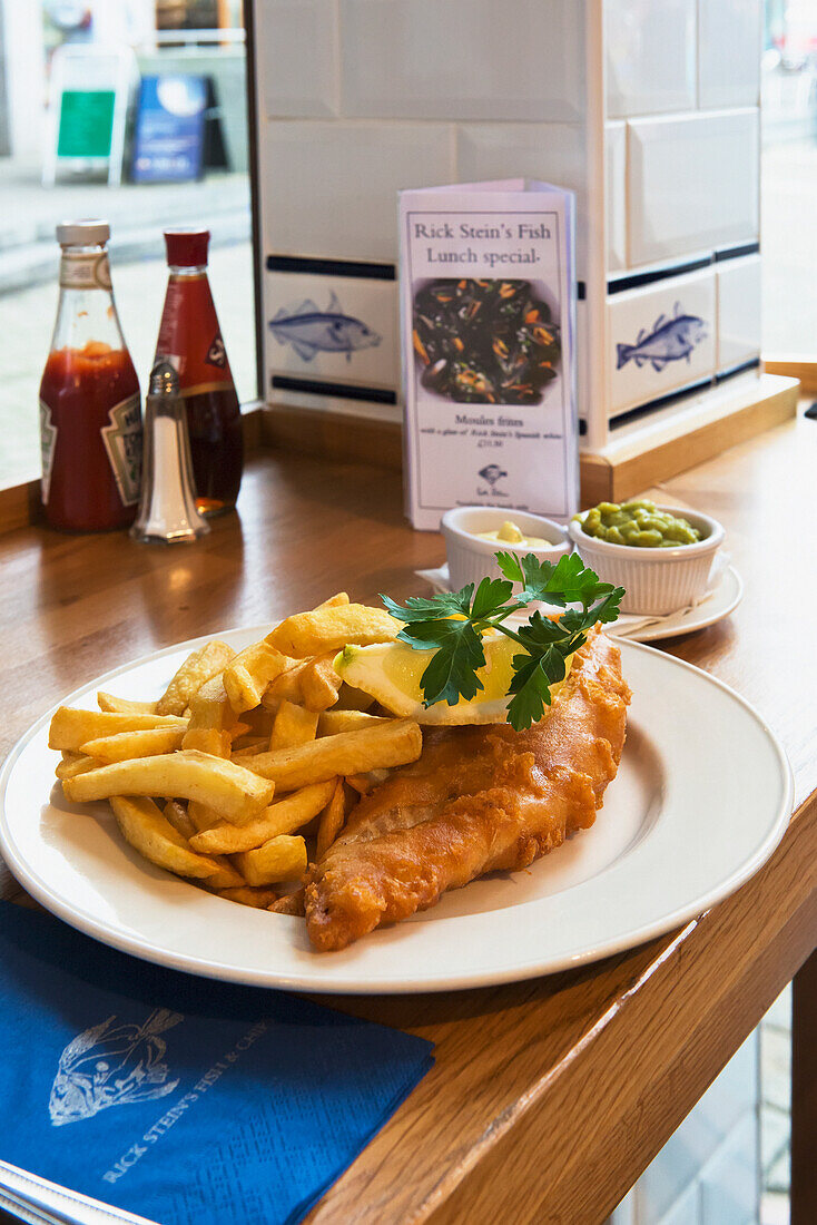 Vereinigtes Königreich, England, Cornwall, TV-Starkoch Rick Stein's Fish and Chip Restaurant und Take Away; Falmouth