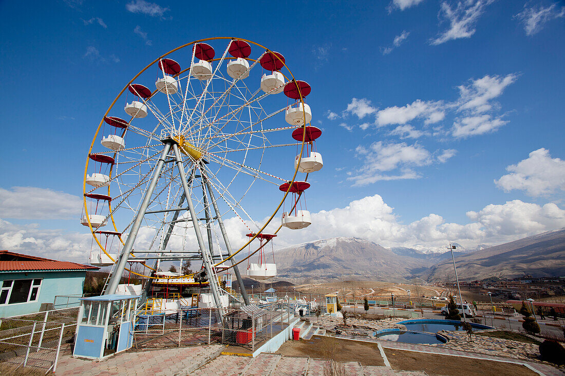 Riesenrad im Pank Resort vor den Toren der Stadt Rawanduz, Irakisch-Kurdistan, Irak