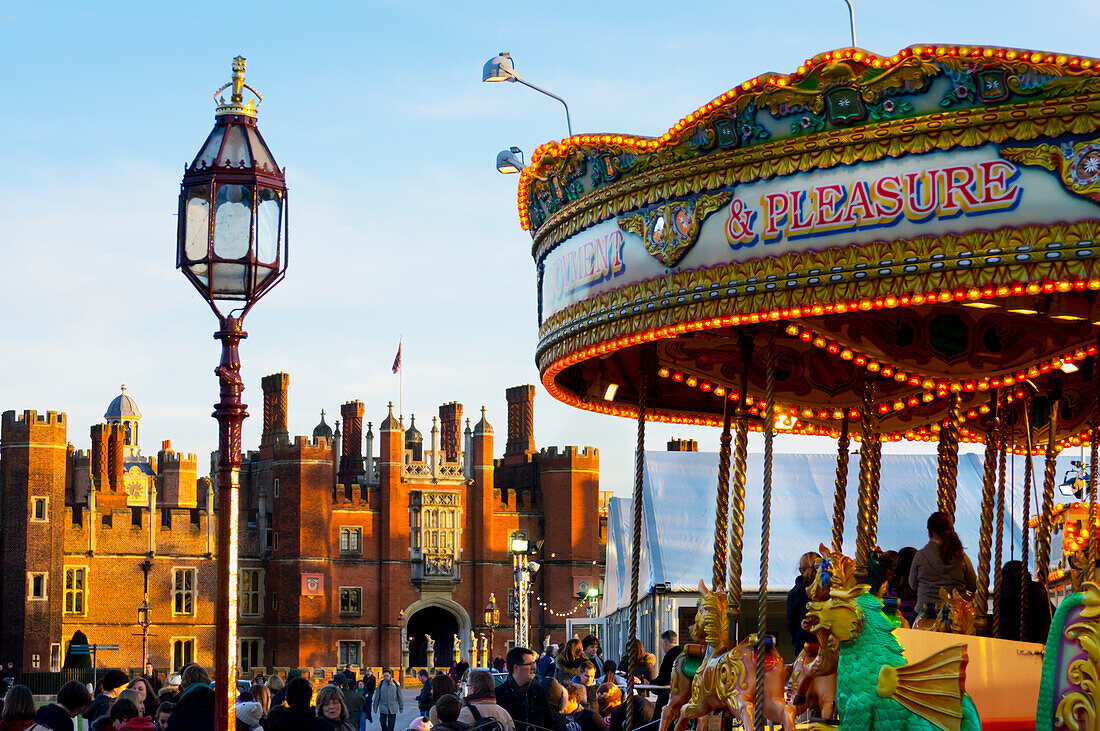 Vereinigtes Königreich, Hampton Court merry go round; London