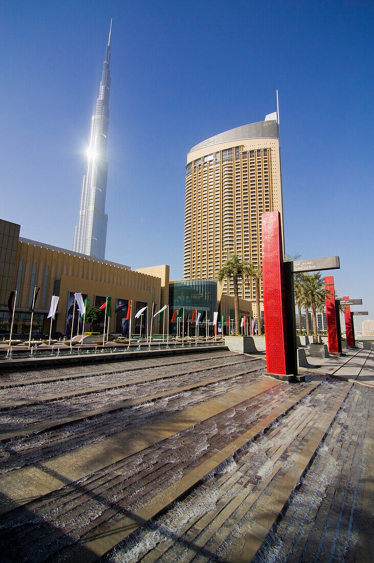 United Arab Emirates, Dubai; Dubai, View of Burj Khalifa hotel