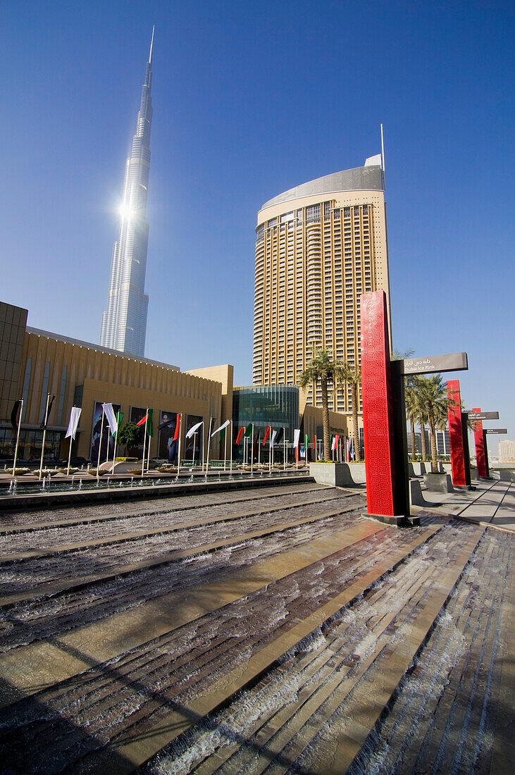 Vereinigte Arabische Emirate, Dubai; Dubai, Blick auf das Burj Khalifa Hotel