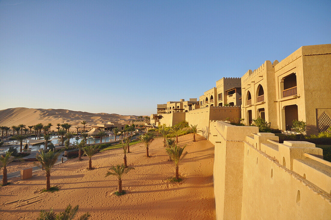 United Arab Emirates, Abu Dahbi, Qasr al Sarab, Main pool and dunes