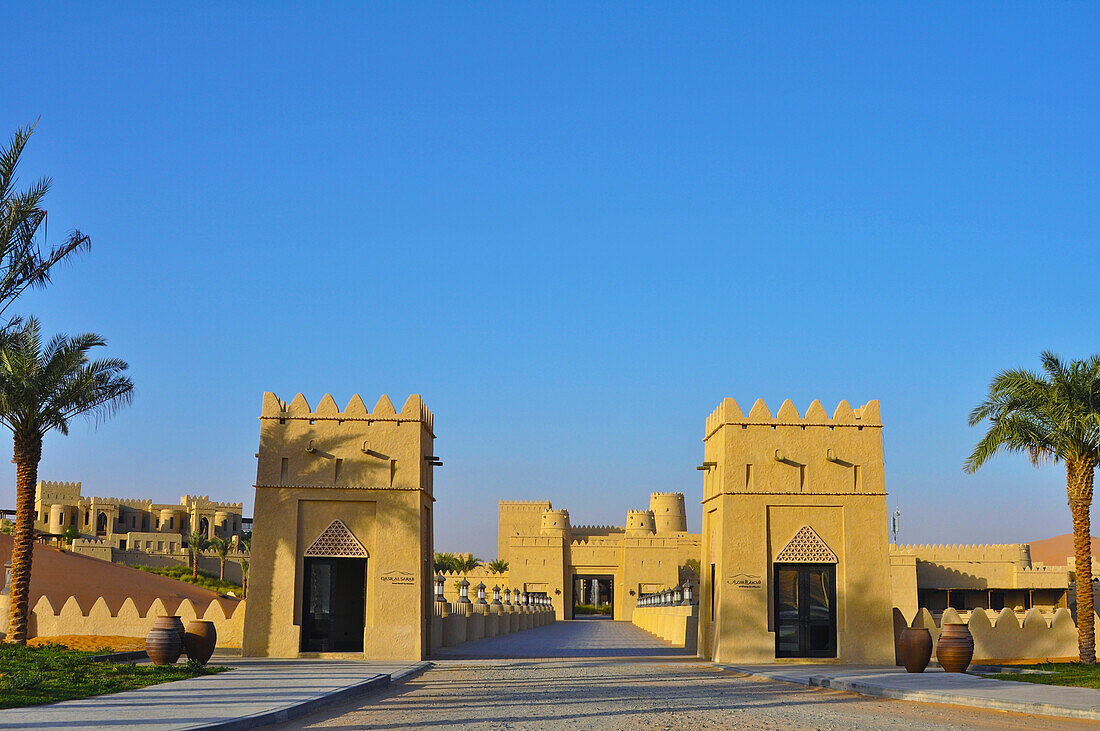 United Arab Emirates, Abu Dahbi, Liwa desert, Qasr al Sarab hotel entrance bridge