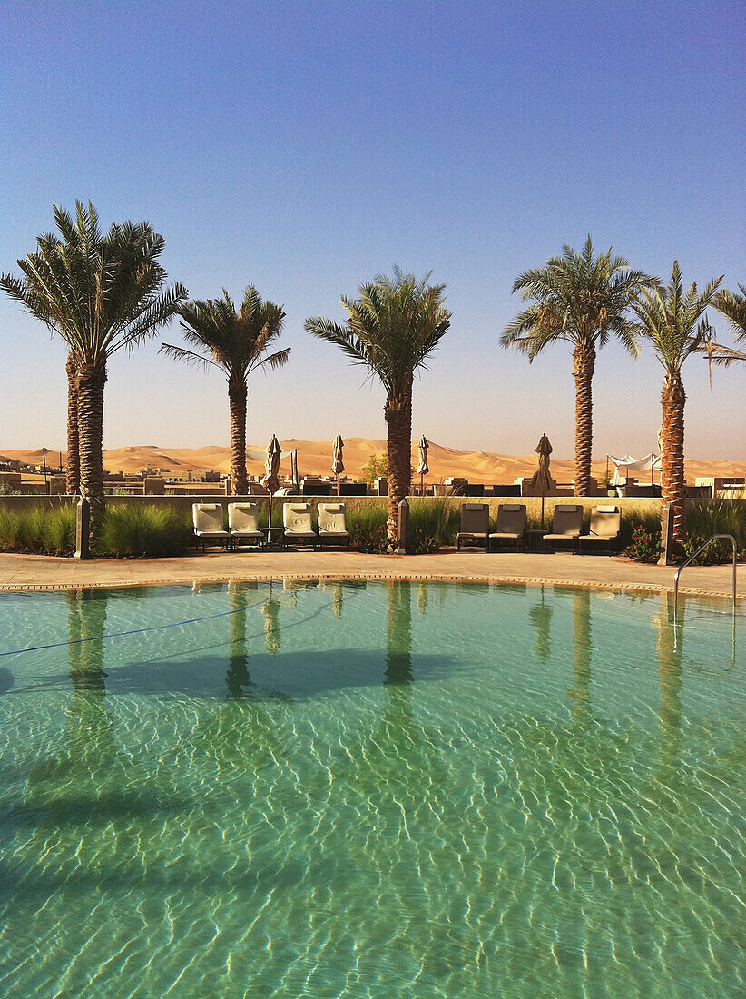 United Arab Emirates, Abu Dahbi, Qasr al Sarab, Main pool and dunes