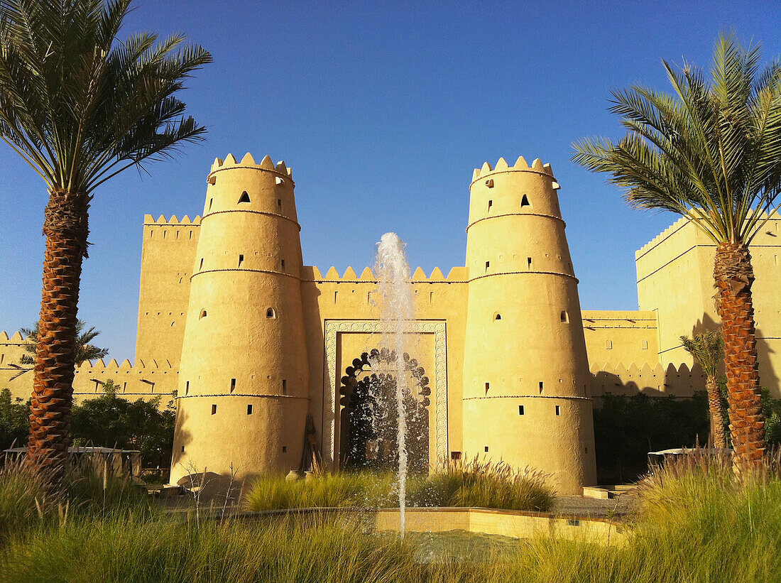 United Arab Emirates, Abu Dahbi, Liwa desert, Qasr al Sarab hotel fountain