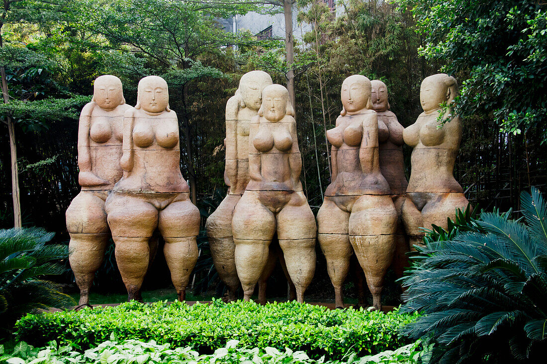 China, Guangdong, Dragon Kiln Nanfeng pottery; Foshan, Statues of women in garden
