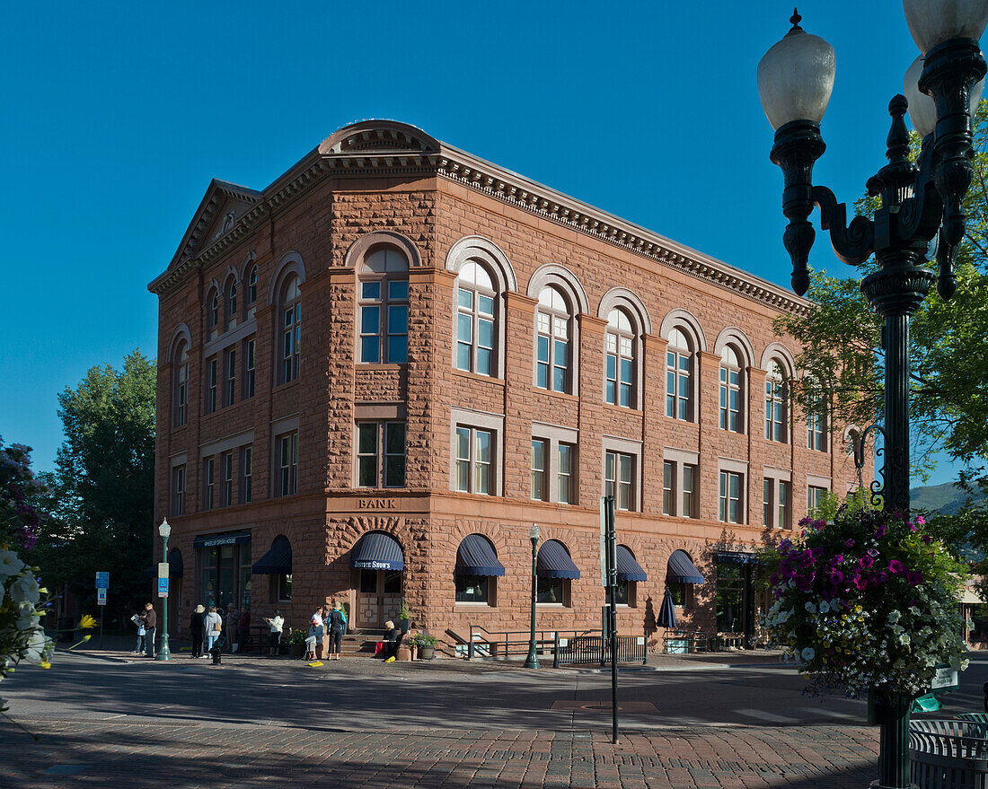 USA, Downtown shopping district of Aspen; Colorado