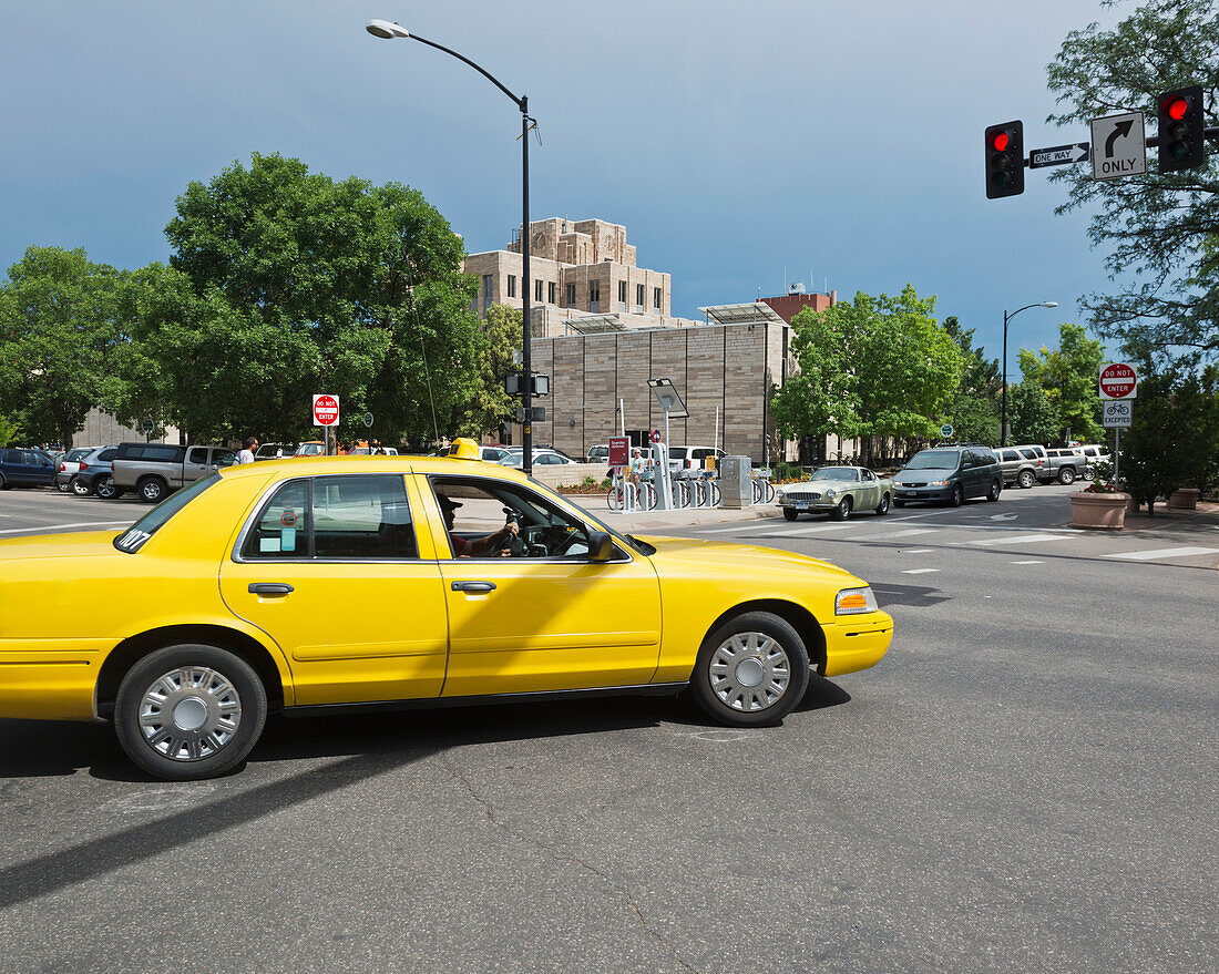 USA, Colorado, Yellow cab in front of Art Deco style Courthouse Downtown Boulder; Boulder