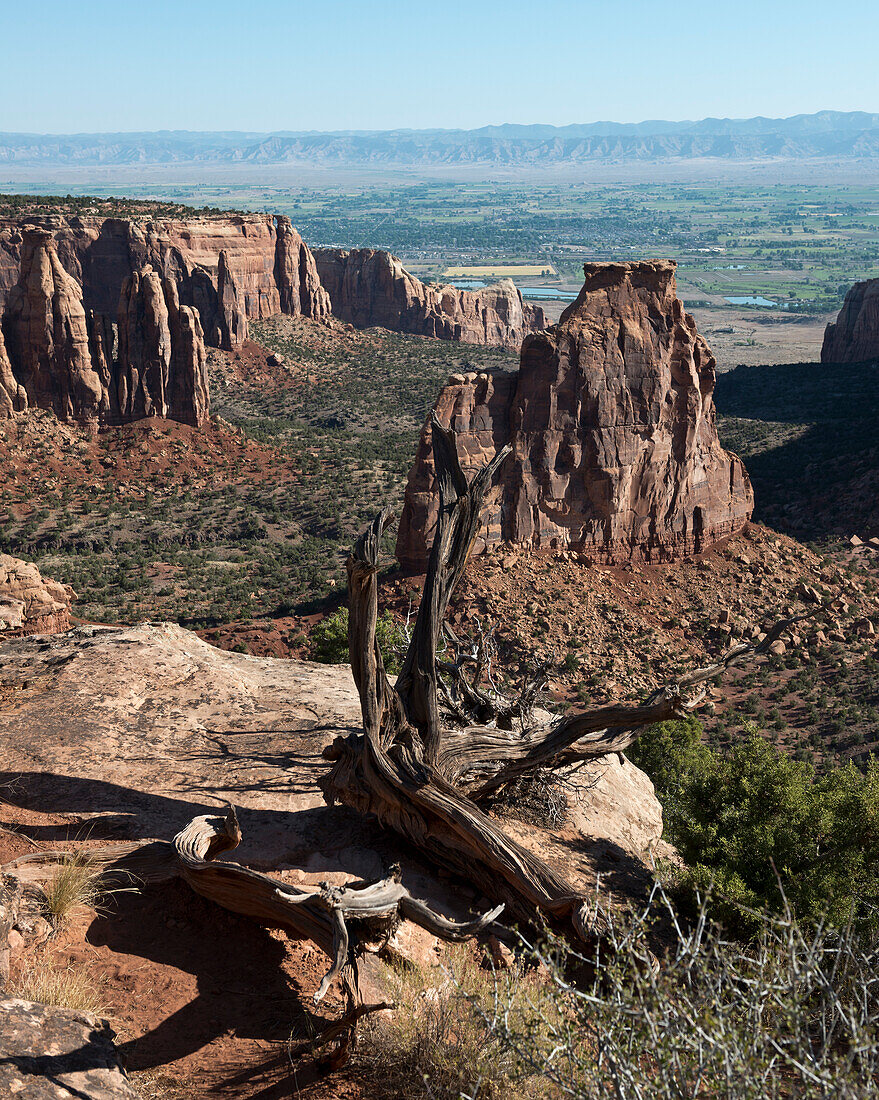 USA, Colorado, Magnificent views of sheer rock canyons and red sandstone monoliths; Colorado National Monument