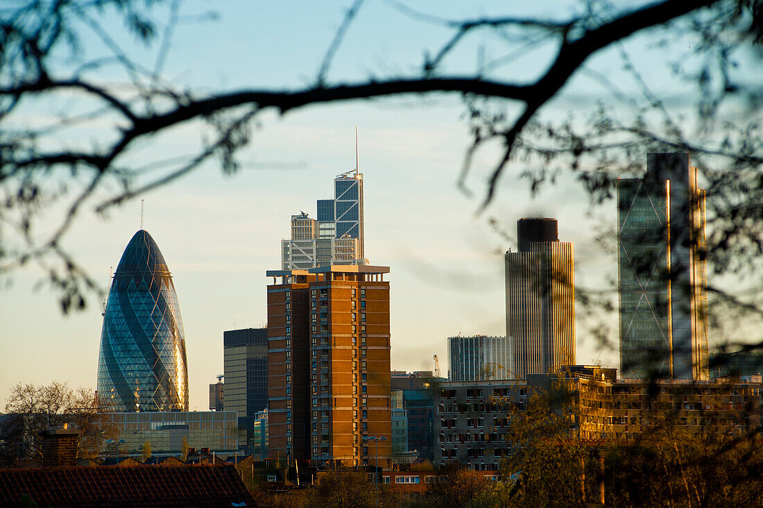 Blick auf die Stadt von Hackney in der Abenddämmerung, London, Großbritannien
