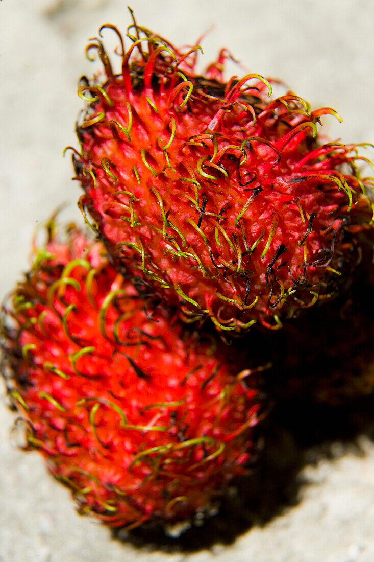 Malaysia, Pantai Cenang (Cenang Strand); Pulau Langkawi, Rambutan Frucht