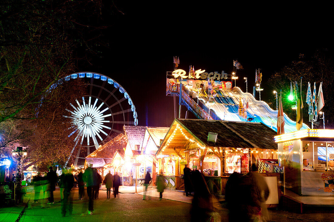 Lichter des Jahrmarkts im Winter Wonderland im Hyde Park, London, Großbritannien