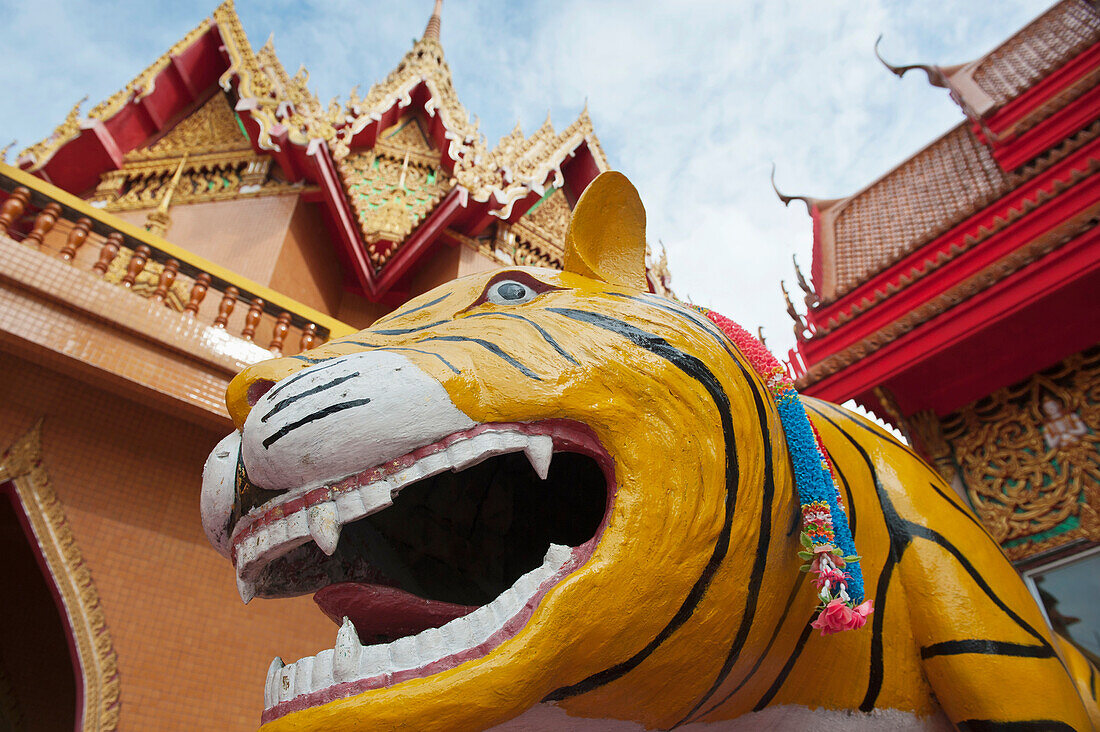 Thailand, Wat Tham Seu oder Großer Buddha-Tempel; Kanchanaburi