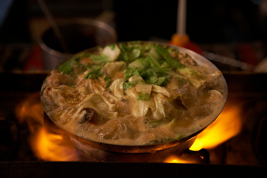 Essen kochen auf Nachtmarkt Taipei Taiwan