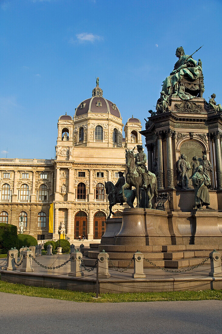Europa, Österreich, Wien, Kunsthistorisches Museum und Maria-Theresien-Statue