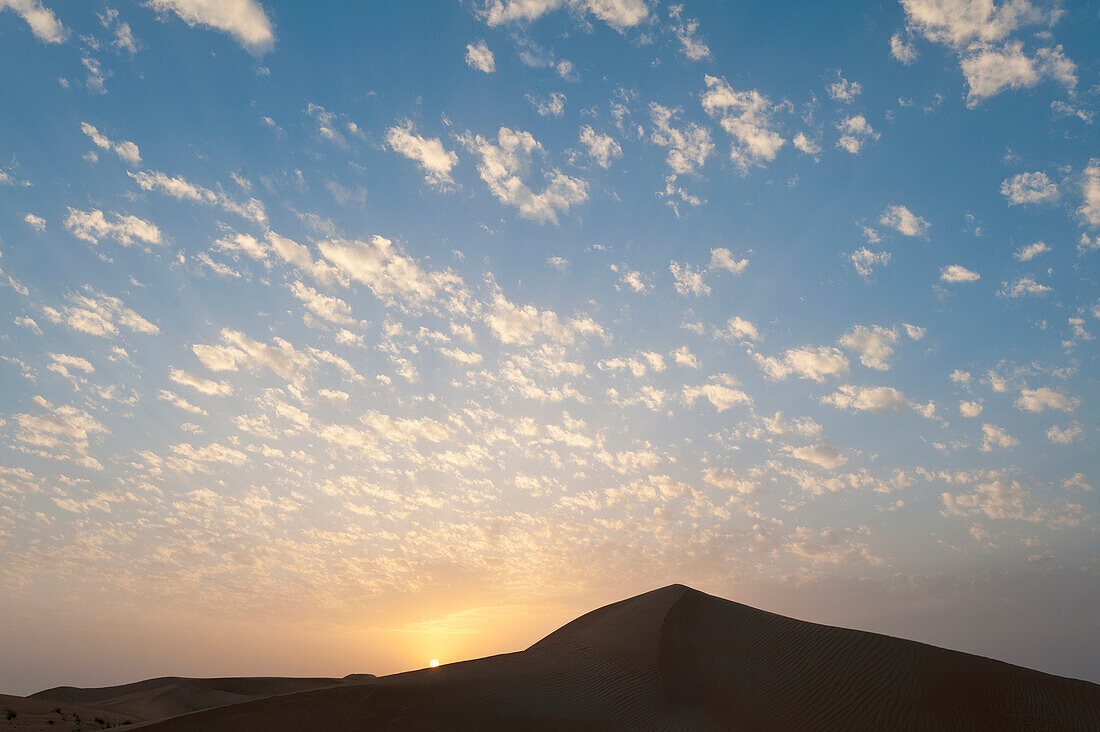 VAE, Sanddünen in der Abenddämmerung; Dubai