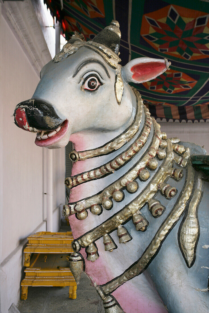 India, Madras, Kapaleeshwara Temple; Chennai, Statue depicting cow