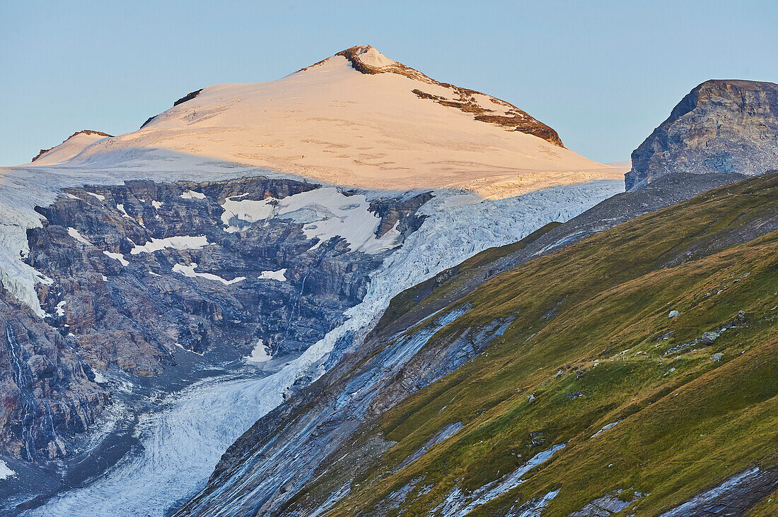 Glacier Pasterze from Gamsgrubenweg, Franz-Joseph-Höhe on an early morning; Kärnten (Carinthia), Austria