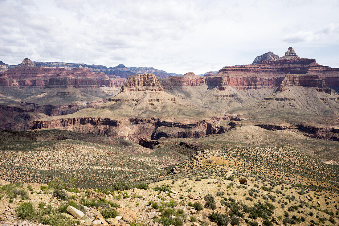 Ein Blick in den Grand Canyon entlang des South Kaibab Trail; Grand Canyon National Park, Arizona