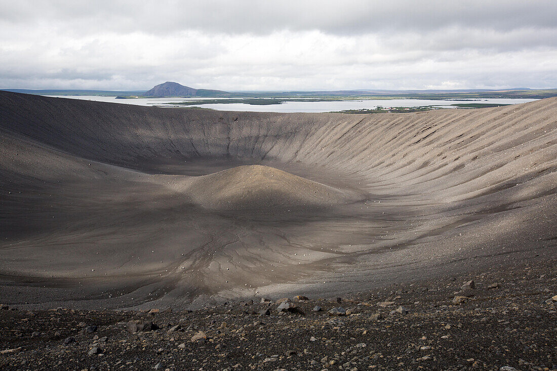 Ein Blick auf den Krater des Vulkans Hverfjall; Island