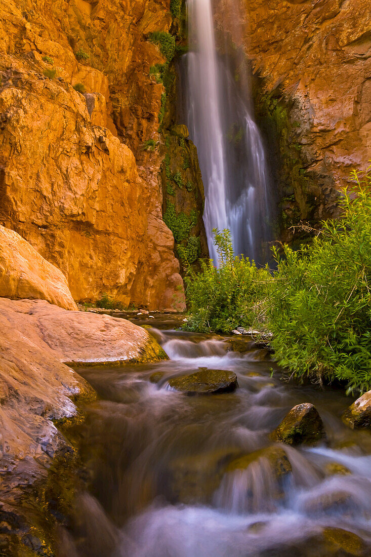 Malerische Deer Creek Wasserfälle im Grand Canyon National Park.