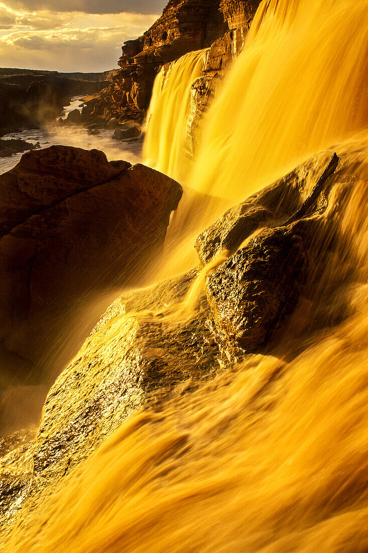 Grand Falls of the Little Colorado River, Arizon'as largest waterfall.