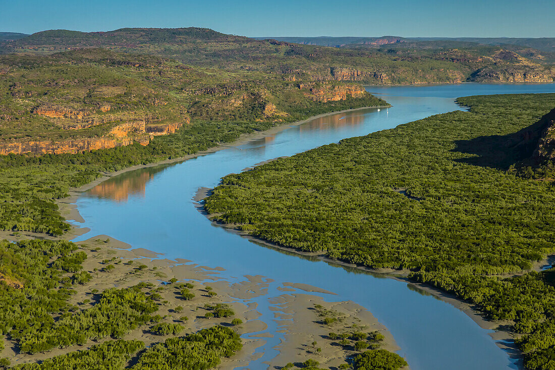 Eine Luftaufnahme der Mäander des Hunter River in der Kimberley-Region im Nordwesten Australiens.